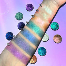 Load image into Gallery viewer, DE'LANCI Rainbow Multichrome Chameleon Eyeshadow #5C Very Peri-DE'LANCI