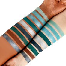 Load image into Gallery viewer, DE’LANCI 9 Colors Dolphin Teal Eyeshadow Palette-DE'LANCI