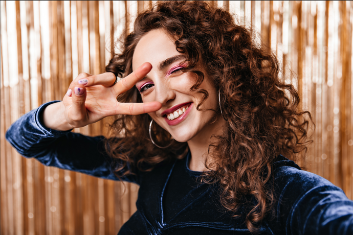 Guide To Glitter Eye Make-Up: How To Apply, Top Products + Tips!