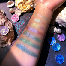 Load image into Gallery viewer, DE&#39;LANCI Rainbow Multichrome Chameleon Eyeshadow #2C
